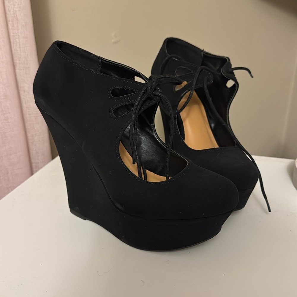 Black wedge heels